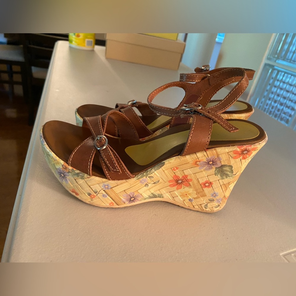 Brown wedge sandal, size 5